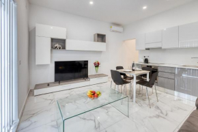 Contemporary 1BR Apartment, Central Location